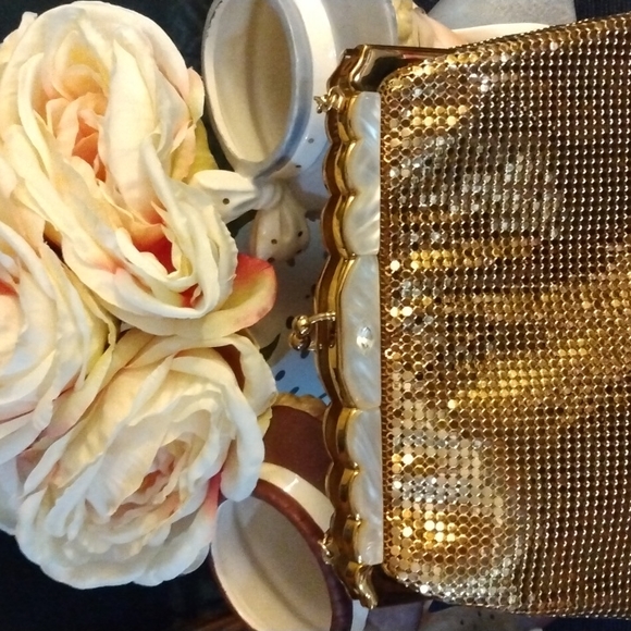 Vintage,Whiting&Davis # 2981,Gold Metallic Evening Bag with Mother of Pearl top. - Picture 3 of 16